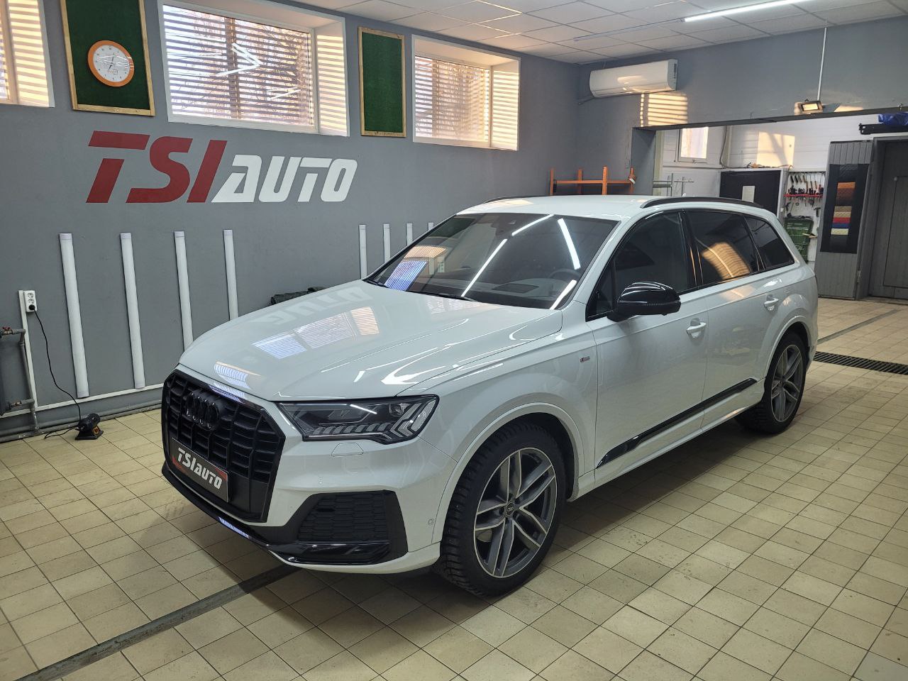 Правильная шумоизоляция Audi Q7 в Калуге 